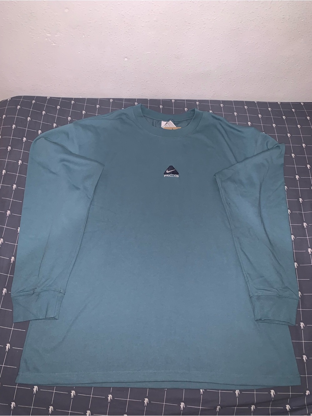 Nike Men’s ACG Lungs Long Sleeve T-shirt Teal Size: Large Loose Fit